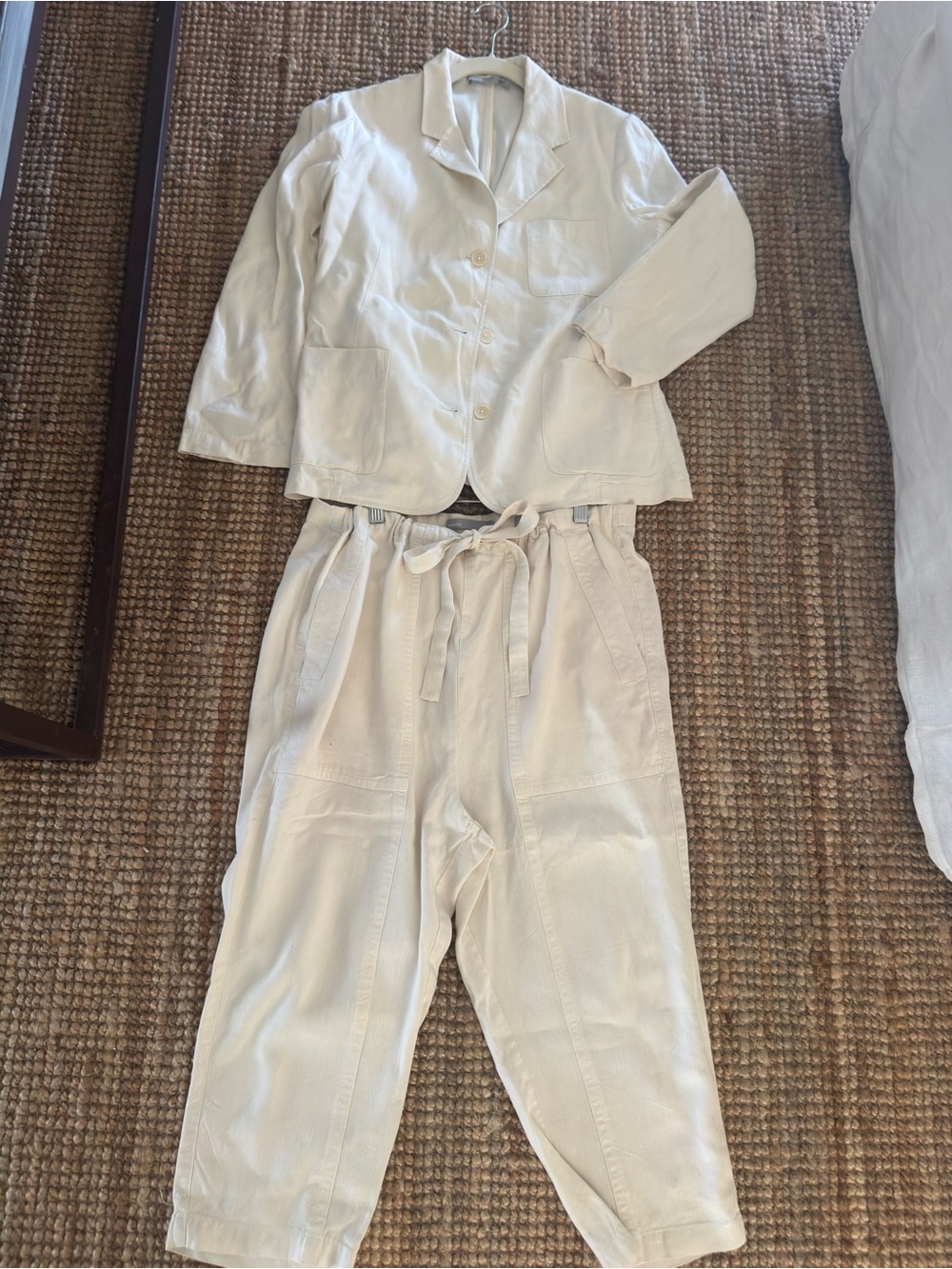 Vince women’s  Cream Linen cropped pants & jacket Set
